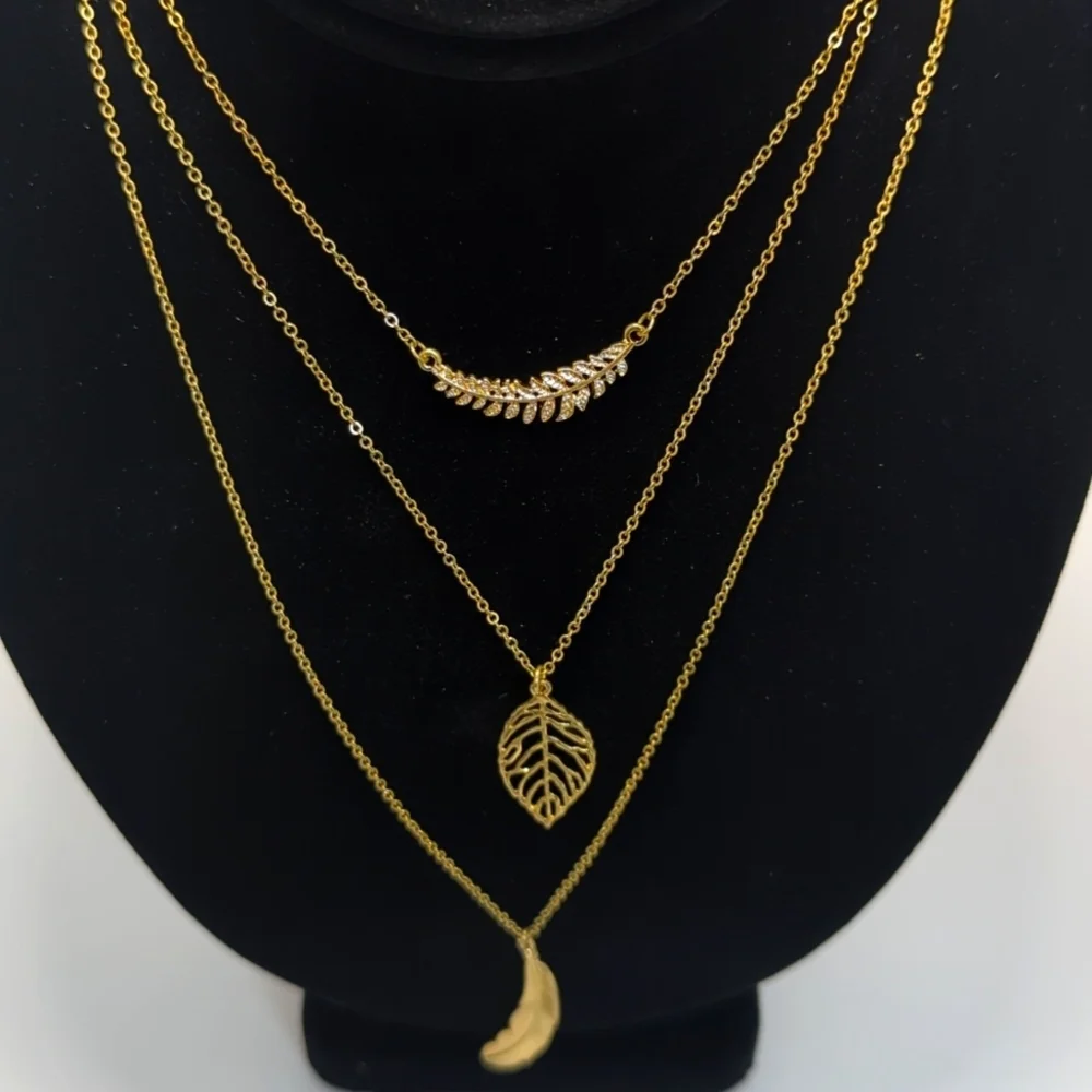 Leaf Pendant Necklace Triple Layered - Picture 4 of 10